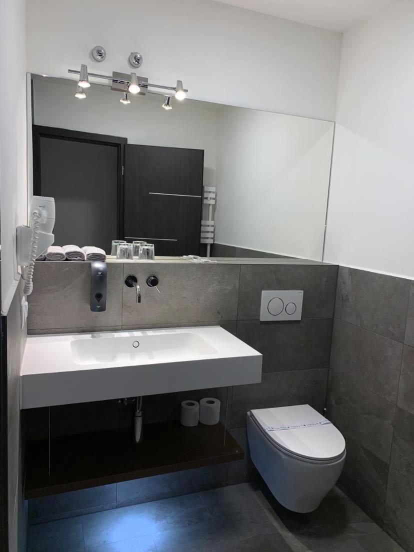 Hotel Zodiaco Szekszárd الغرفة الصورة