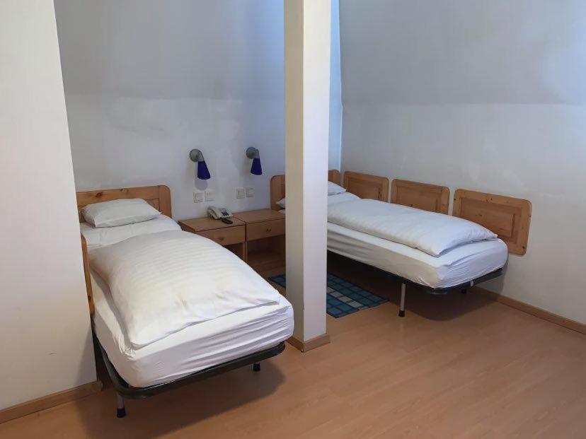 Hotel Zodiaco Szekszárd الغرفة الصورة